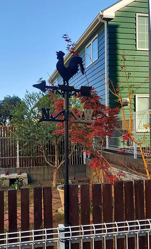 鋳物製の風見鶏