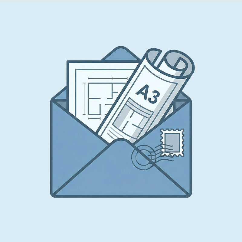 青とグレーのベクタースタイルで描かれた、建築図面の郵送サービスを示すアイコン。切手と消印が押された青い封筒の中に、「A3」と記された巻かれた青焼き図面と、折りたたまれた図面が入っており、大判の図面を物理的に郵送で受け取れるオプションを表現しています。